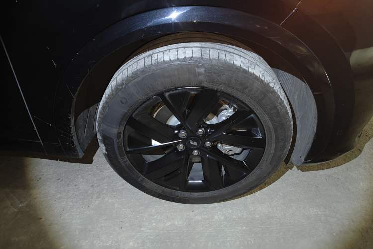 Used Li Auto L7 2023 Pro Model Right Front Wheel Hub