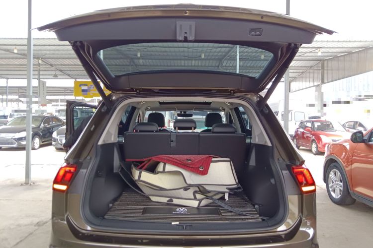 Used Volkswagen Tiguan L 2019 Revised 330TSI Automatic Two-Wheel Drive Smart & Luxury Edition China VI Standard