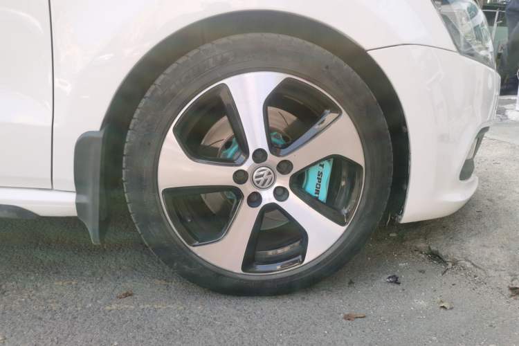 Used Volkswagen Polo 2012 1.4TSI GTI Right Front Wheel Hub