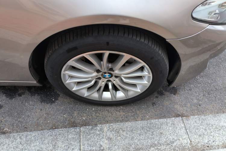 Used BMW 5 Series 2013 530Li Leading Model
