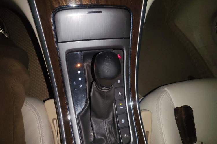 Used Roewe 950 2017 30T Internet Flagship Edition Gear Lever