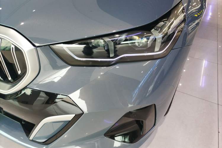 Used BMW 5 Series 2024 530Li Leading Model M Sport Package Left Front Headlight