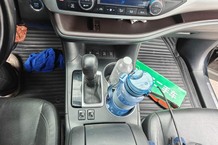 Used Toyota Highlander 2015 2.0T Four-Wheel Drive Luxury Edition 7-Seater Gear Lever