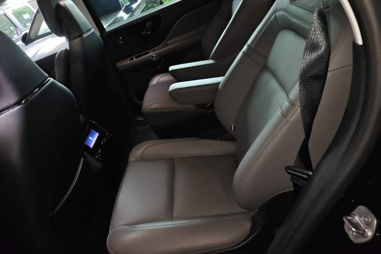 Used Lincoln Aviator 2024 3.0T V6 All-Wheel-Drive Luxury Edition Six Seats