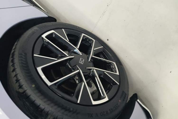 Used Avatr 06 2025 Pro Range-Extended Edition Left Front Wheel Hub