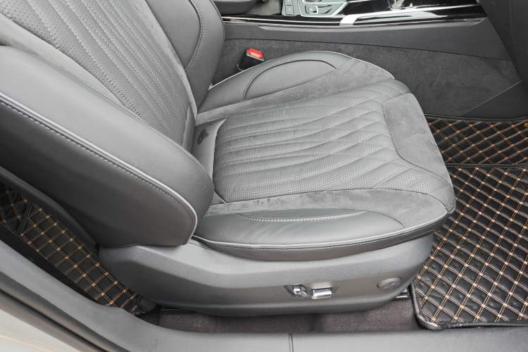 Used Hongqi HS5 2022 Revised Version 2.0T Smart Connect Flagship Edition
