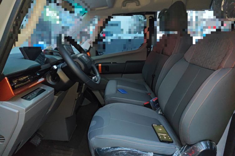 Used Farizon Super VAN 2025 Yucheng Action-Pak, Short-Axle 68kWh ZhiXin, 5-seater
