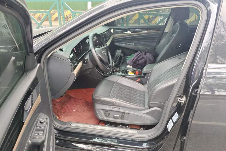 Used Volkswagen Passat 2020 330TSI Luxury Edition China VI
