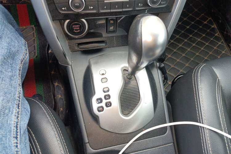 Used Renault Koleos 2014 Revised Version 2.0L Two-Wheel Drive Fashion Edition Gear Lever