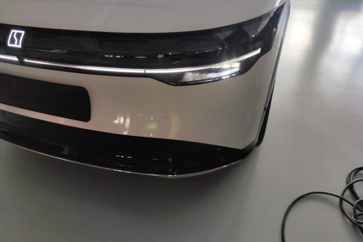 Used Zeekr 7X 2025 100 kWh Long-Range Rear-Wheel Drive with Intelligent Driving Features
