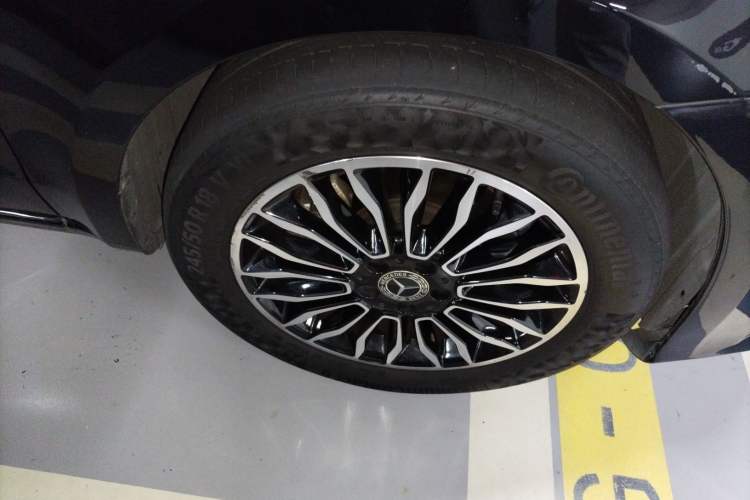 Used Mercedes-Benz V-Class 2021 V 260 Avantgarde Edition Right Front Wheel Hub