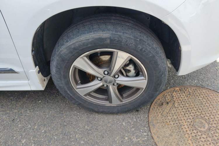 Used Haval H6 2015 Upgraded Model 1.5T Manual Two-Wheel Drive Elite Version Right Front Wheel Hub