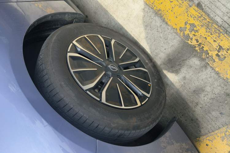 Used Nissan N6 2026 Model 180 Max Left Front Wheel Hub