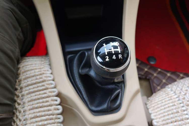 Used Soueast V5 Lingzhi 2014 1.5L Manual Comfort Model Gear Lever