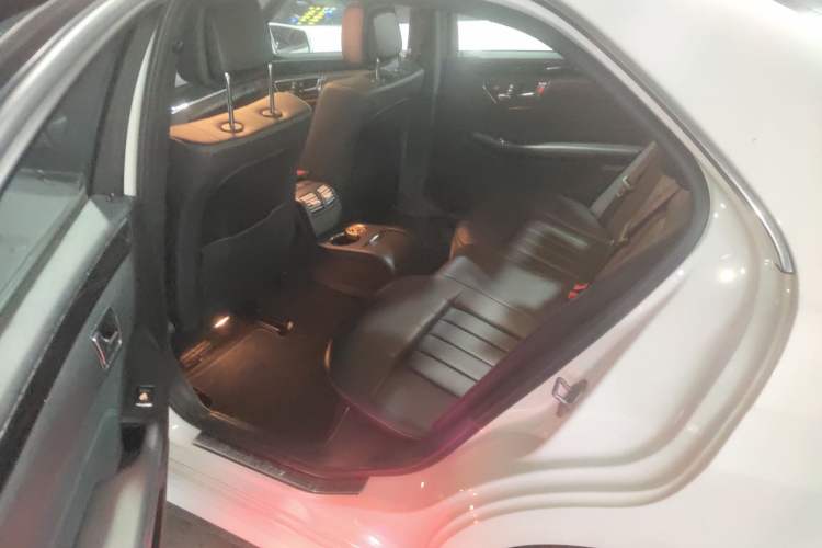 Used Mercedes-Benz E-Class 2015 Facelift E 200 L Sport Edition