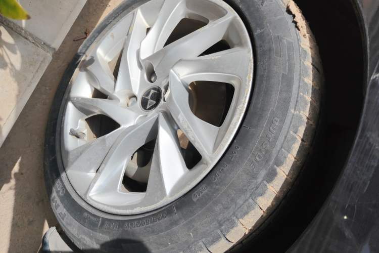 Used DS 5LS 2015 1.6T Comfort Edition THP160 Right Front Wheel Hub