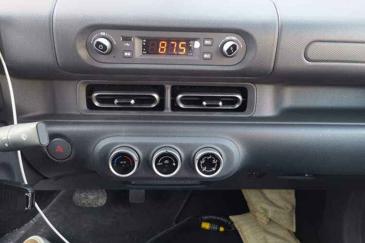 Used Wuling Zhiguang New Energy 2025 Standard Model Audio And AC Panel