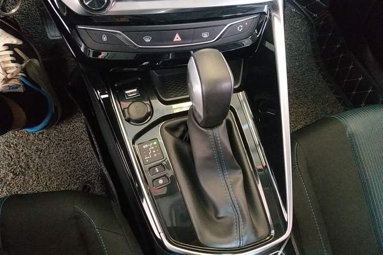 Used Peugeot 308 2018 230THP Automatic Luxury Edition Gear Lever