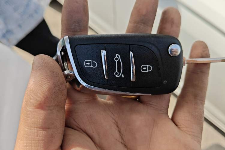 Used Kia K2 2012 Sedan 1.4L MT GLS Commemorative Edition
