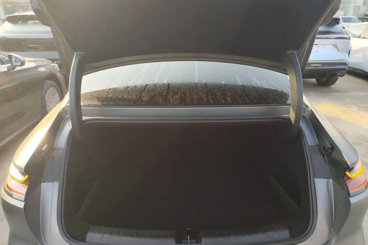 Used Geely Galaxy E8 2024 620 km All-Wheel-Drive Dragon Edition