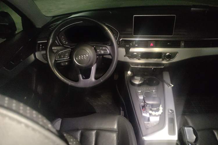 Used Audi A4L 2018 30th Anniversary Edition 40 TFSI Fashion Model
