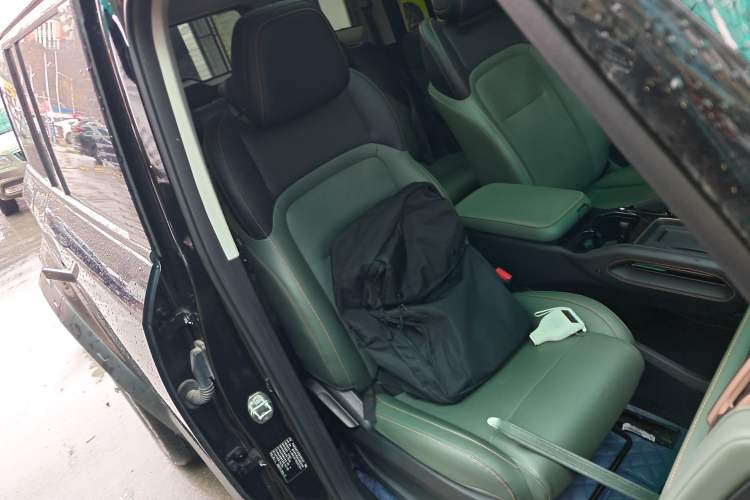 Used iCAR 03 2024 401km Two-Wheel Drive Standard Advanced Version Right Front Seat