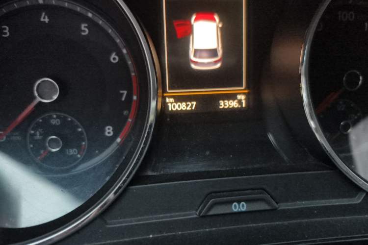 Used Volkswagen Tiguan L 2019 330TSI Automatic Two-Wheel Drive Smart Luxury Version China VI Standard Odometer Close Up