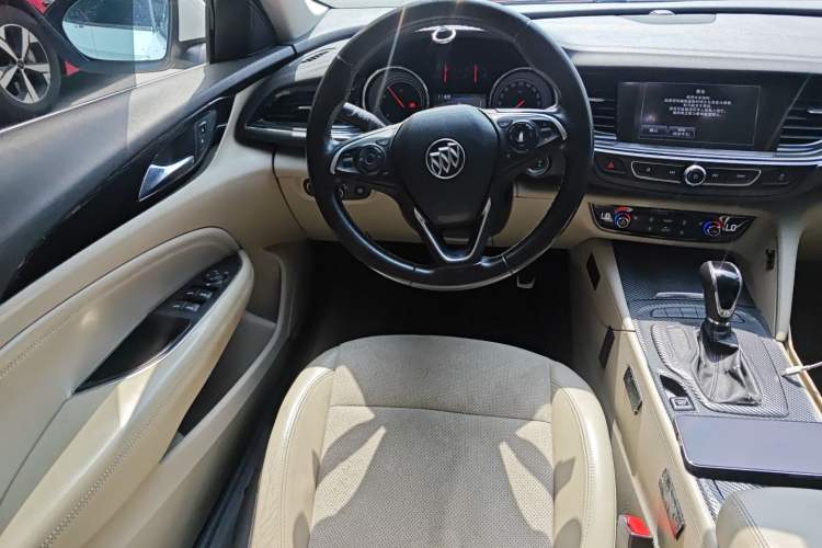Used Buick Regal 2017 30H Luxury Version Steering Wheel