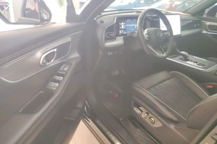 Used GAC Trumpchi GS8 2024 Linghang Series 2.0 TGDI Two-Wheel Drive Luxury Smart Connectivity Version