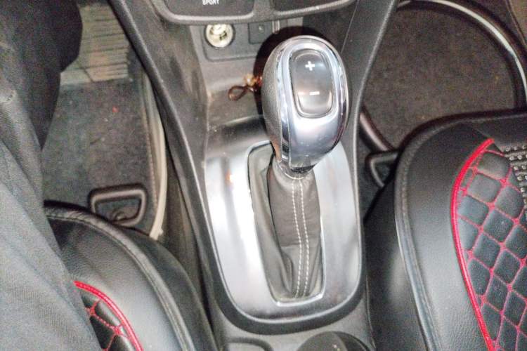 Used Buick Encore 2015 1.4T Automatic Two-Wheel Drive Urban Elite Version
