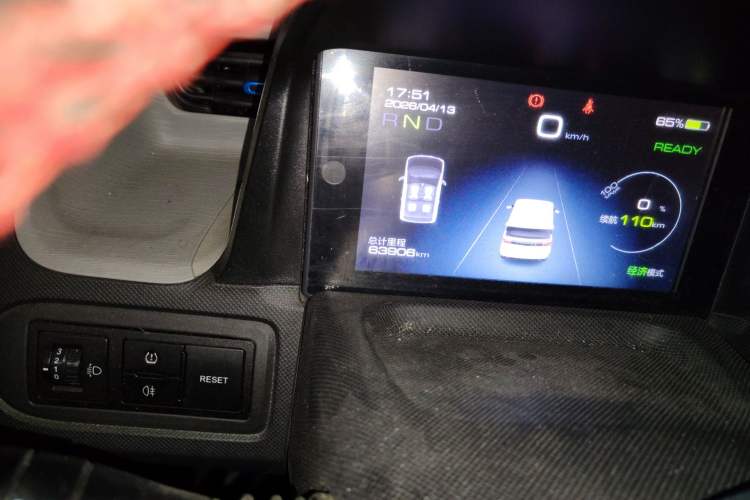 Used Wuling Hongguang MINIEV 2020 Enjoyment Model Lithium Iron Phosphate Odometer Close Up