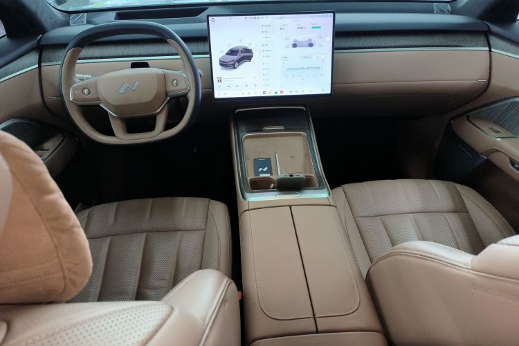 Used ONVO Luxeed L90 2025 Model—Max Six-Seater Version Center Console