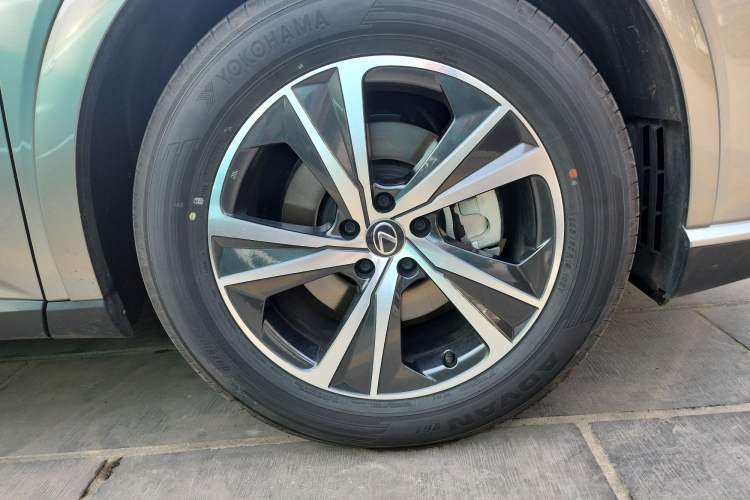 Used Lexus RX 2025 300 Four-Wheel Drive Junxiang Edition Right Front Wheel Hub