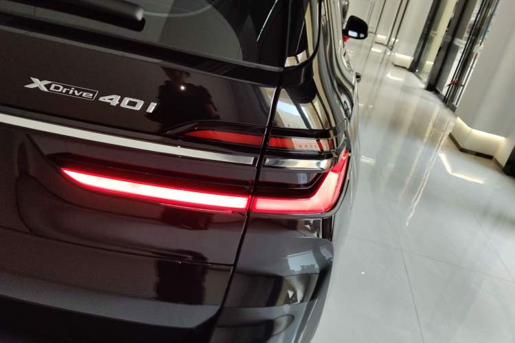 Used BMW X7 2024 xDrive40i Luxury Package – Leading Model Right Rear Taillight