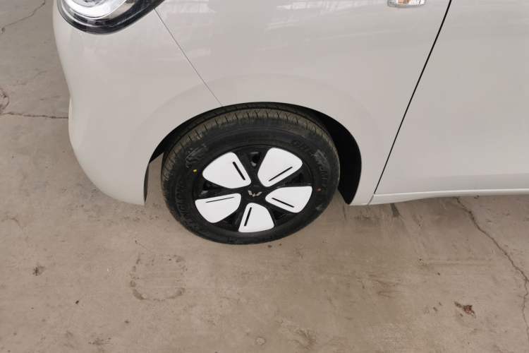 Used Wuling Hongguang MINIEV 2025 Four-Door Version Zhenxiang+ Edition Left Front Wheel Hub