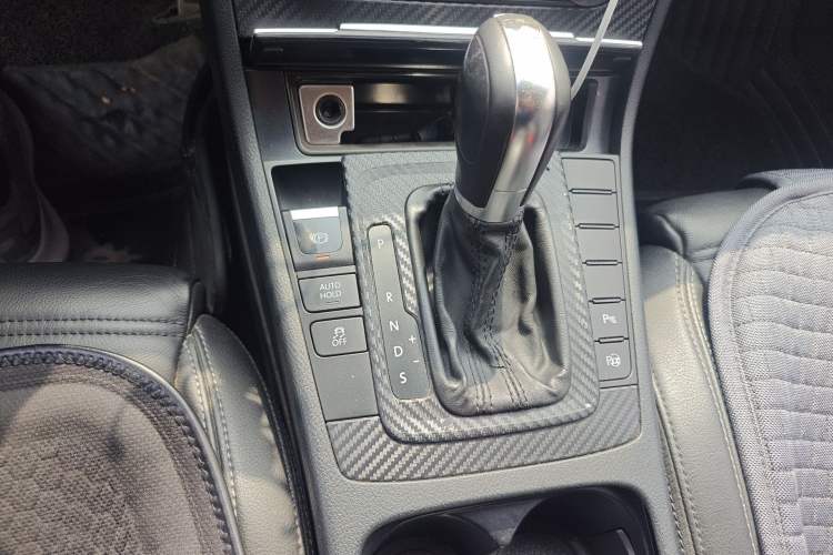 Used Volkswagen FAW-Volkswagen CC 2012 1.8TSI Elite Edition Gear Lever