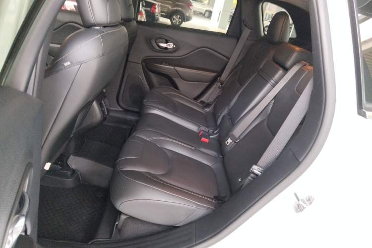 Used Jeep Cherokee 2017 2.0L Superior Edition