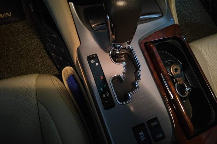 Used Toyota Crown 2012 2.5L Royal Leather Edition Gear Lever