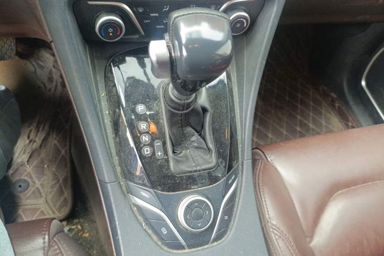 Used Haima Fumei F7 2017 1.5T 7-Seater Automatic Standard Edition Gear Lever