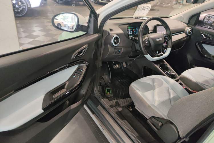 Used Chery Little Ant 2022 Revised Version Sweet Pink Edition Half-Sugar Version Lithium Iron Phosphate 30.7 kWh 30 kW 301 km