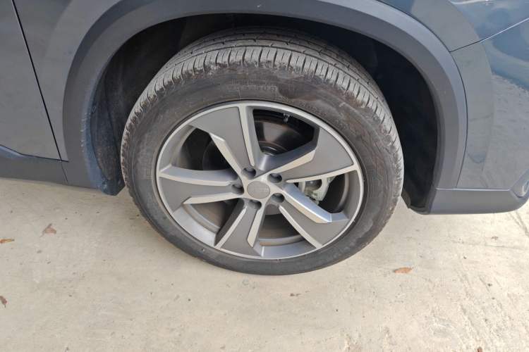 Used Geely Auto Haoyue L 2024 2.0T DCT Prestige Version Right Front Wheel Hub