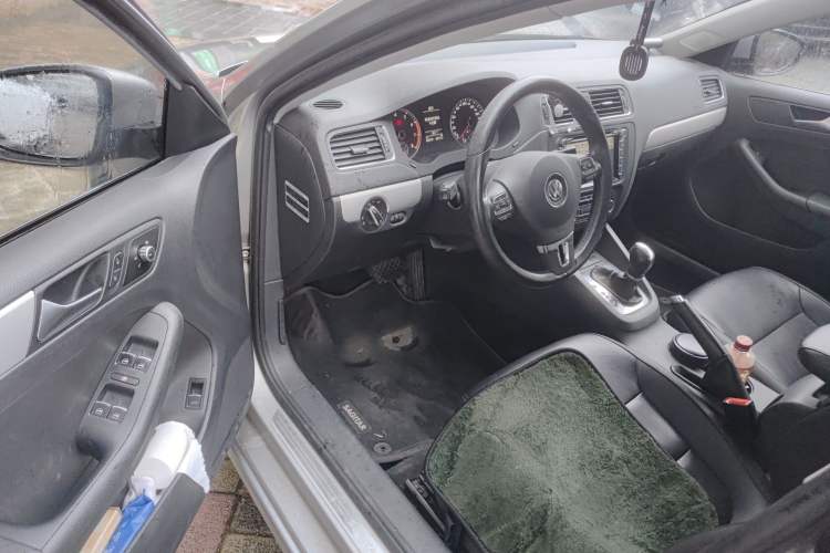 Used Volkswagen Sagitar 2014 1.4TSI Automatic Luxury Model Driver Seat