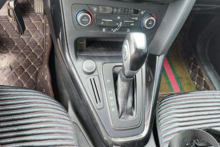 Used Ford Focus 2017 Sedan 1.6L Automatic Fashion Edition Smart Drive Version Gear Lever