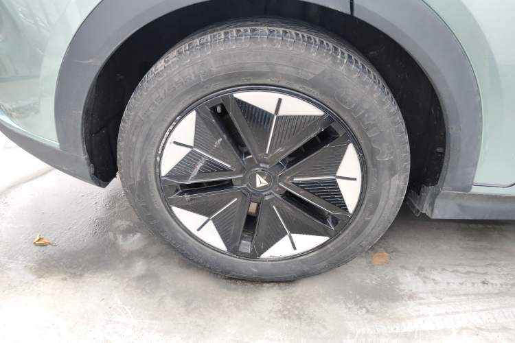 Used Deepal S07 2024 520Max Pure Electric Version Right Rear Wheel Hub