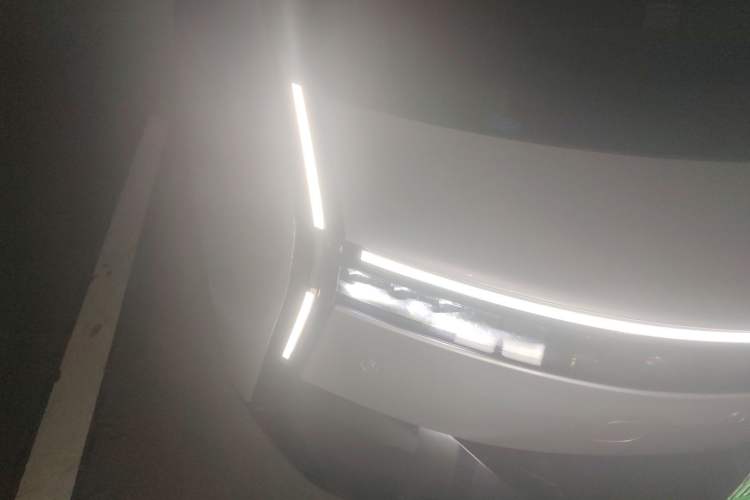 Used XPeng P7 2025 Model—750 All-Wheel-Drive High-Performance Ultra Right Front Headlight