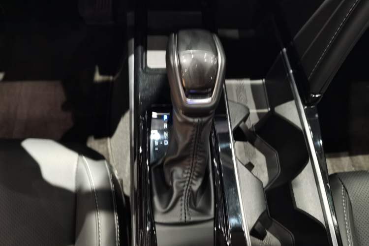 Used Toyota Camry 2024 Dual-Motor 2.0 HGVP Luxury Edition