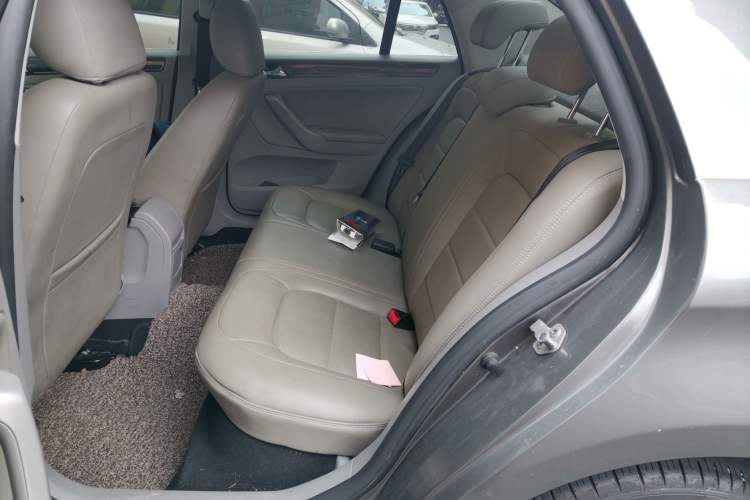 Used Volkswagen Bora 2014 1.6L Automatic Fashion Model Left Rear Seat