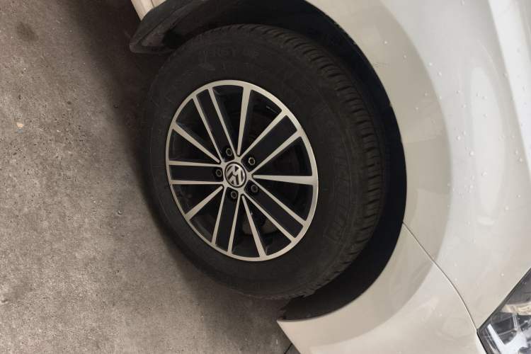 Used Volkswagen Polo 2016 1.4L Manual Fashion Model Exterior 1