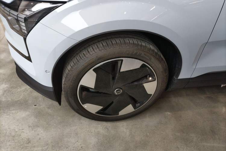 Used Volvo EX30 2025 Rear-Drive Long-Range Version Ultra