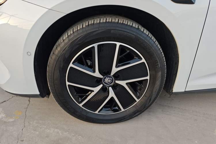 Used BYD Qin L 2025 DM-i Smart Drive 120KM Leading Model
